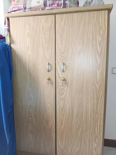 3 sal purani h cupboard