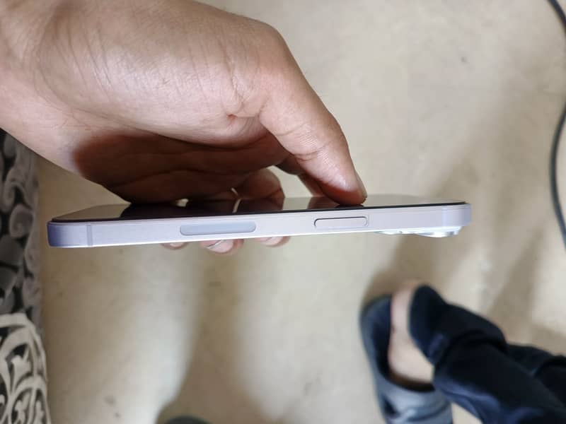 Apple iPhone 14 4