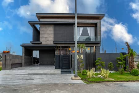 Sophisticated Living Starts Here | Stunning 1-Kanal Residence
