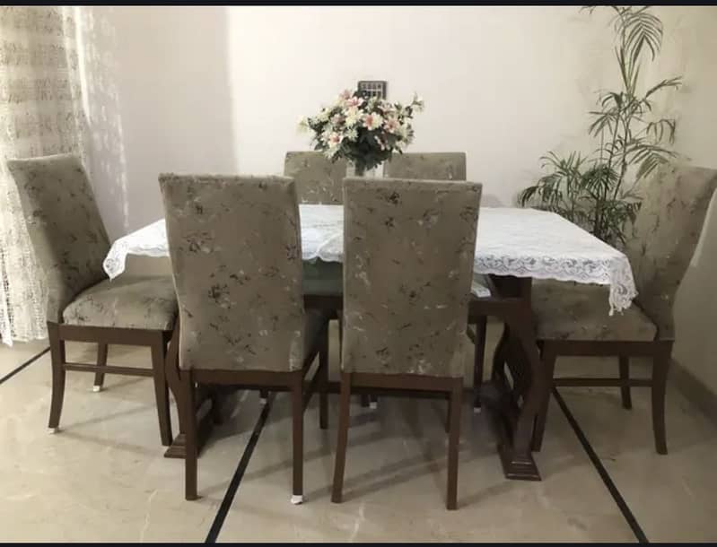 6 Seaters Dining Table 3