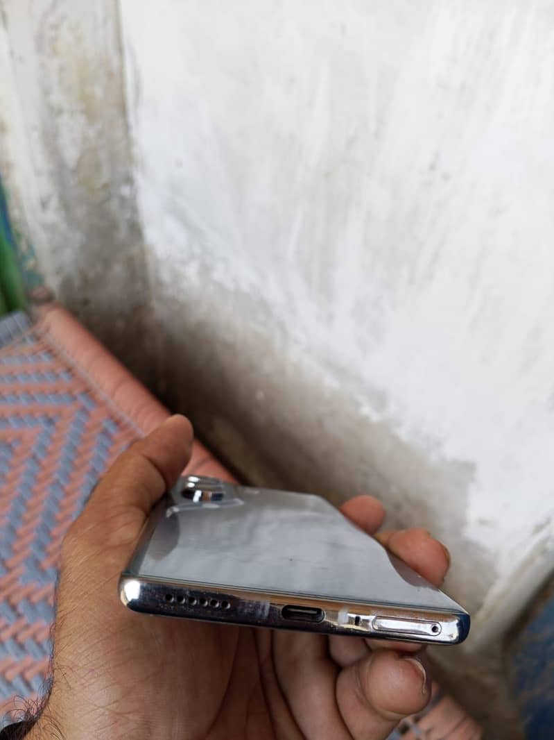 Tecno CAMON 40 Pro 1