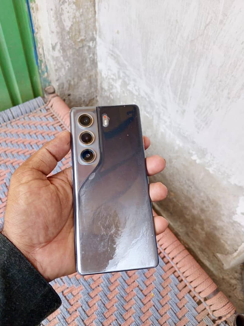 Tecno CAMON 40 Pro 6