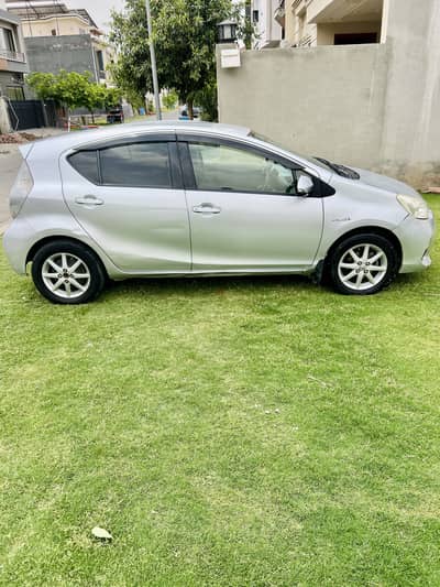 Toyota Aqua 2013 model