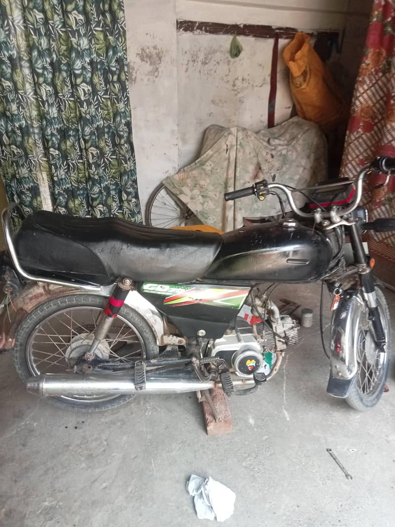 گاڑی ایک ہاتھ کی چلی ہوئی ہے بیسٹ انجن اواز 0