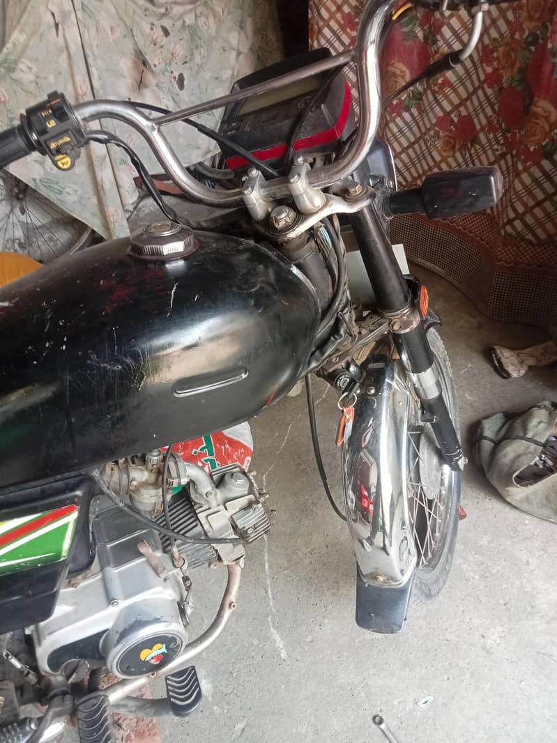 گاڑی ایک ہاتھ کی چلی ہوئی ہے بیسٹ انجن اواز 1