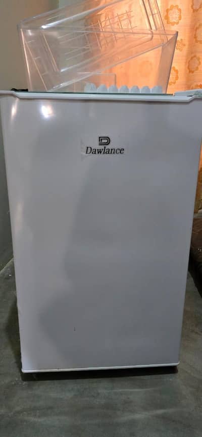DAWLANCE MINI REFRIGERATOR
