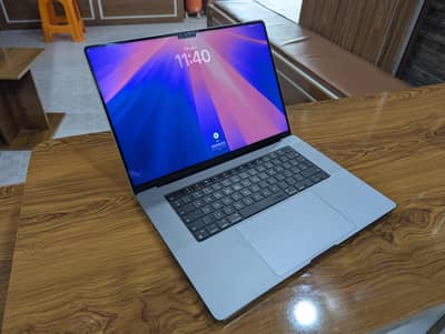 Macbook M1 Pro 2021 16 inch 32 RAM 512 SSD