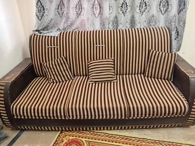 5 Seater Sofa Avaliable For Sale
