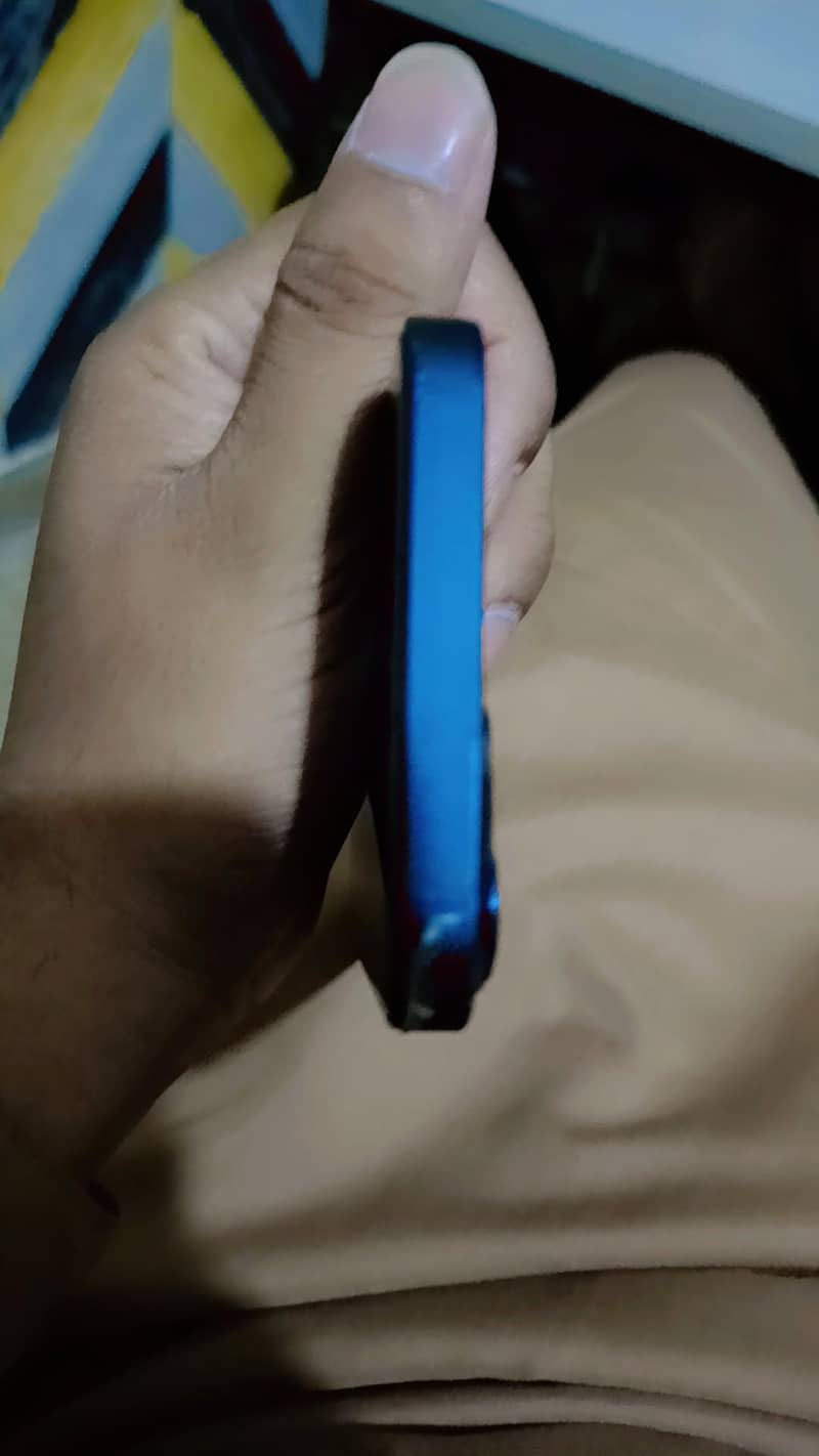 Apple iPhone 13 4