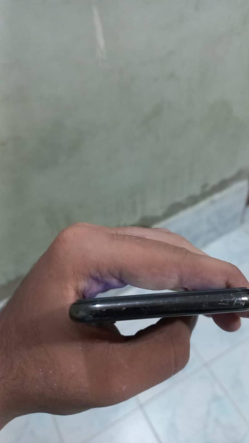 Apple iPhone X 4