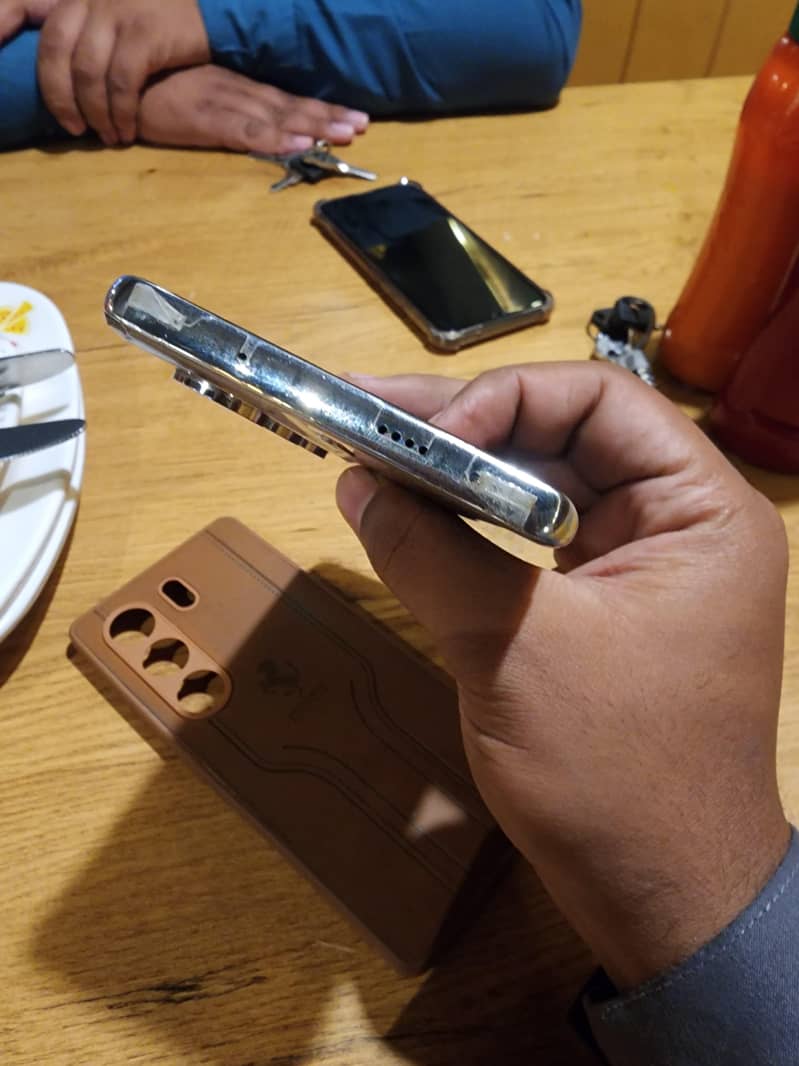 Tecno CAMON 40 Pro 1