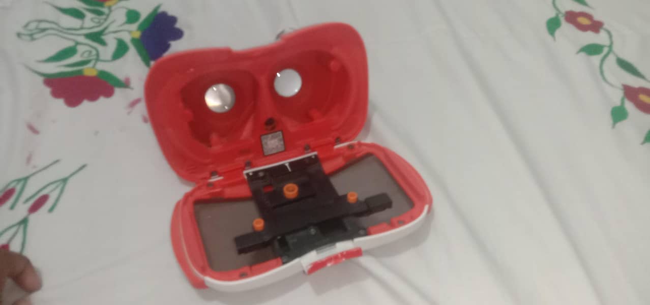 virtual reality headset 2