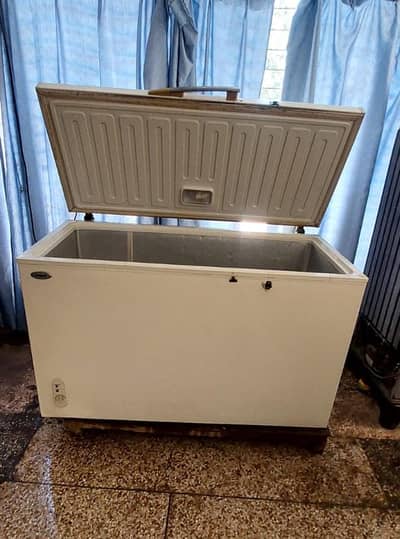 Jumbo Size White Deep Freezer – Full Size – Excellent Condition