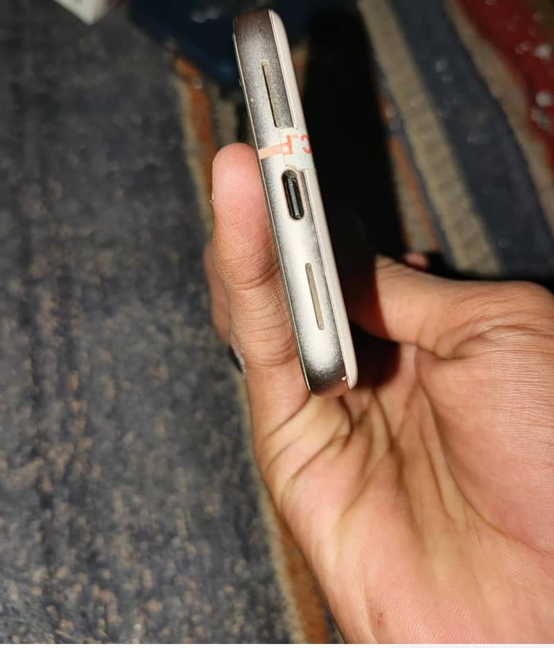 Google Pixel 8 4