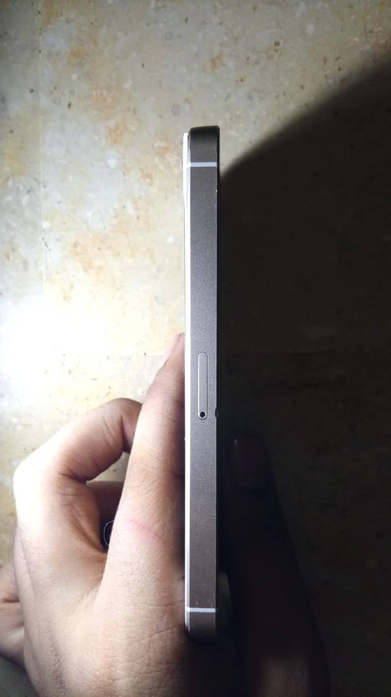 iphone se hai 1