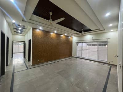 1 Kanal Full House For Rent In DHA Phase 8 Ex Park View - Near To Park And Commercial Area