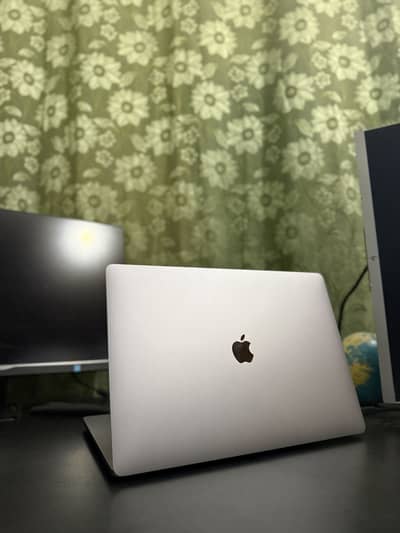 Macbook pro core i9 2019 model 16 inches