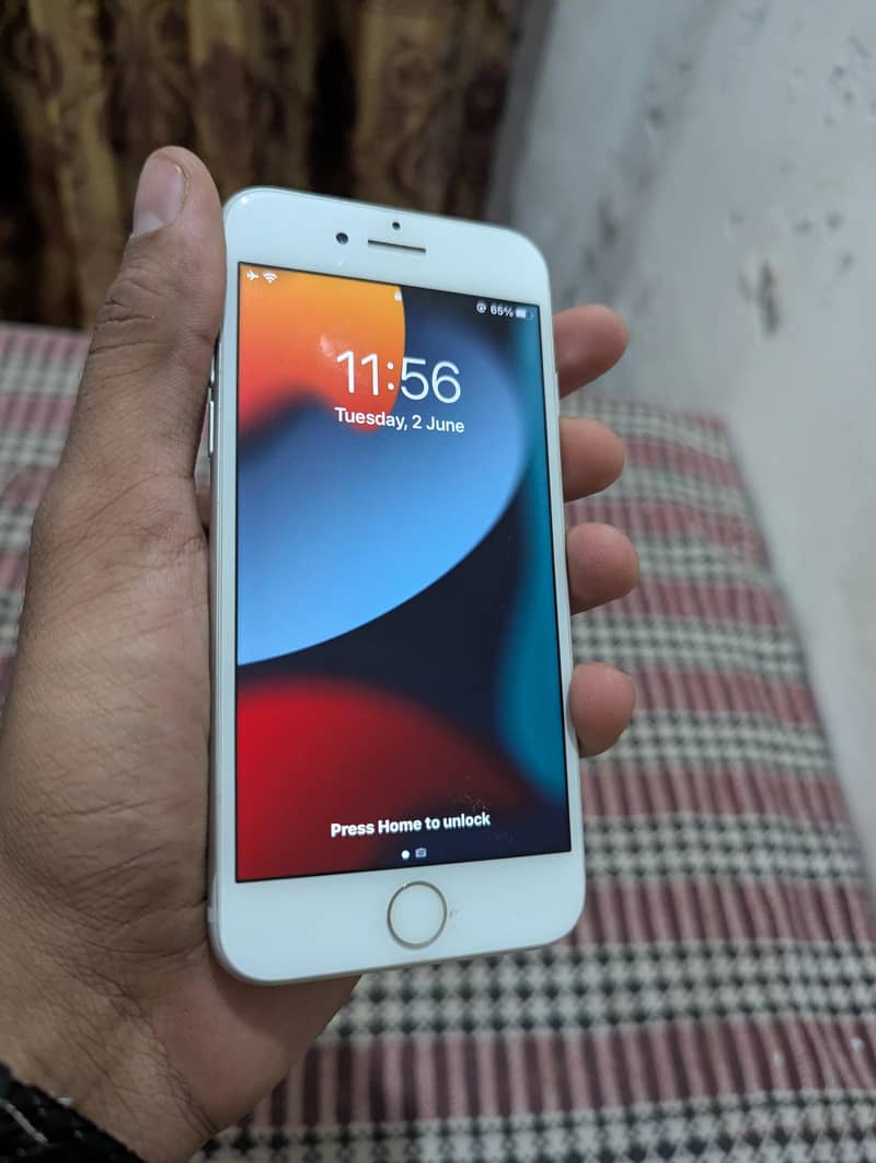 Apple iPhone 7 0