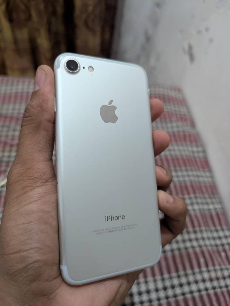 Apple iPhone 7 2