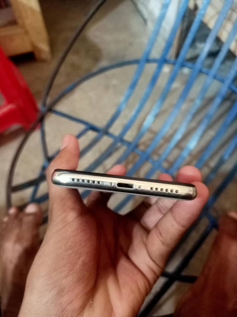 Apple iPhone X 3