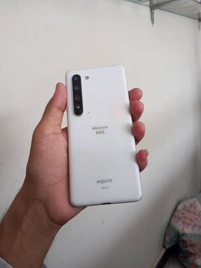 Aquos R5, Gaming device