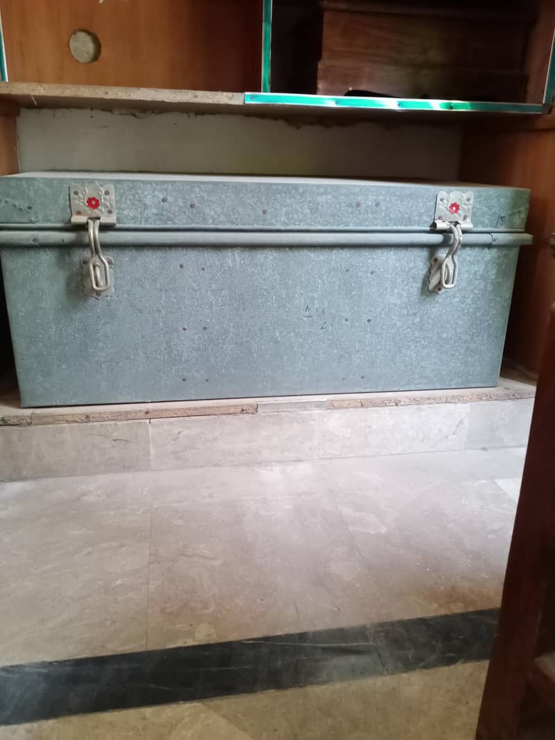trunk,small petti 1
