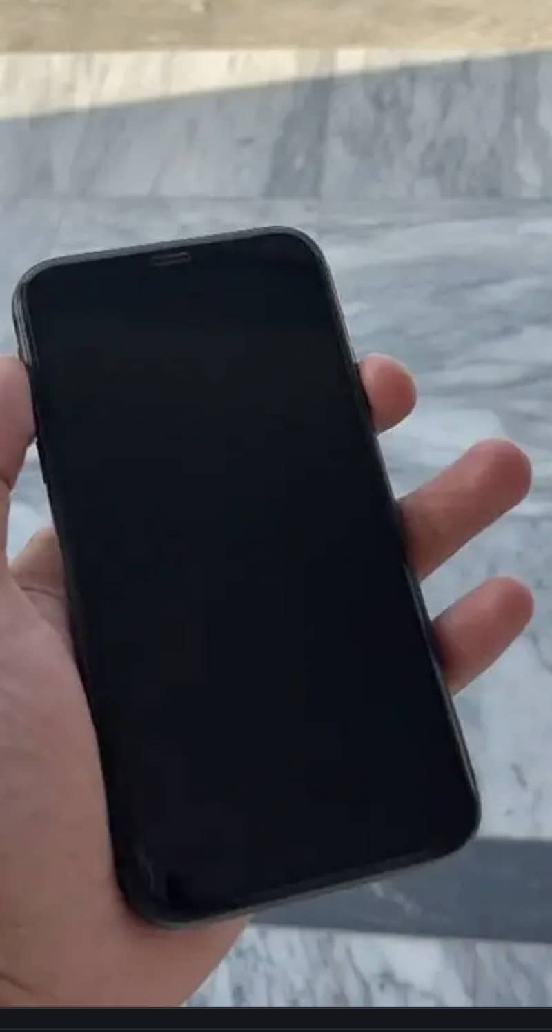 Apple iPhone 11 3