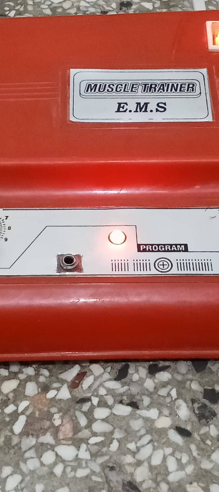 Muscle trainering machine 3