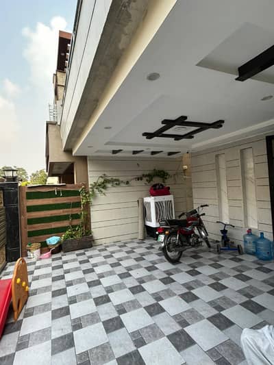 10 Marla Used House For Rent In Bahria Town Lahore