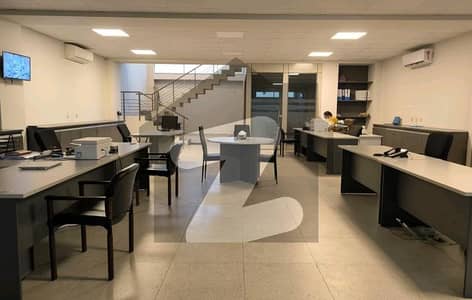 I-8 MARKAZ 3000 SQ. FEET OFFICE BEST LOCATION SEPARATE PLAZA