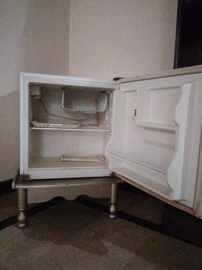 Dawlance mini frig best and freezer is best