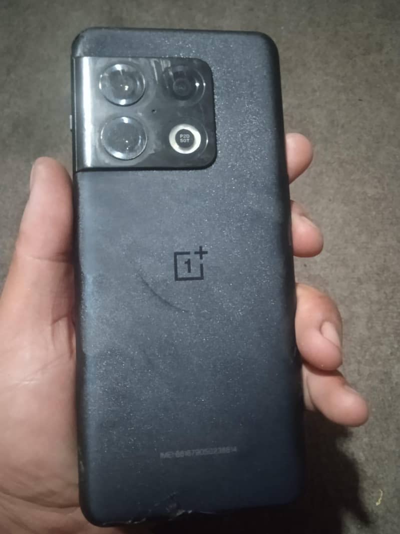 One Plus 10 Pro 4