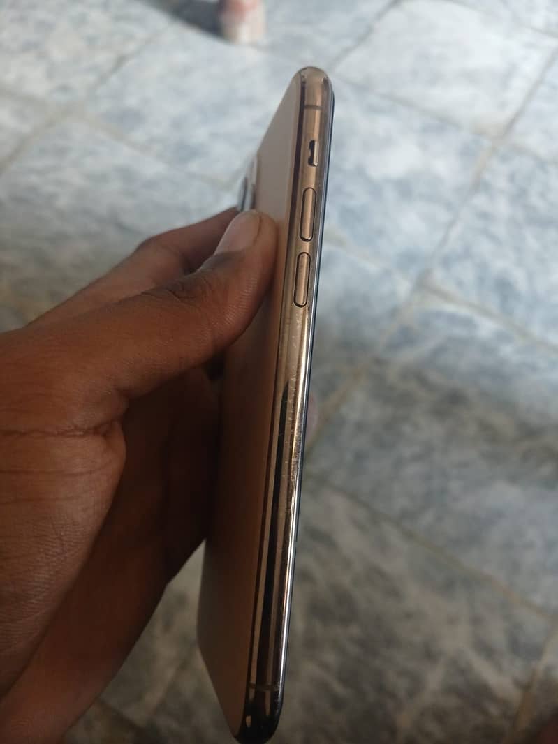 iPhone 11 Pro 7