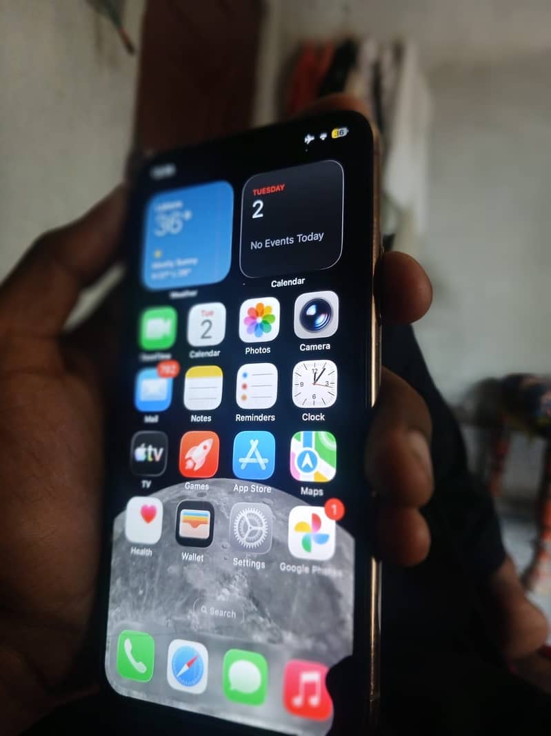 iPhone 11 Pro 9