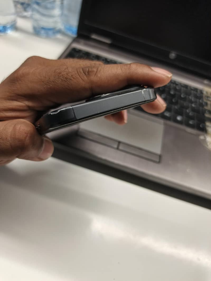 Apple iPhone 15 Pro 4