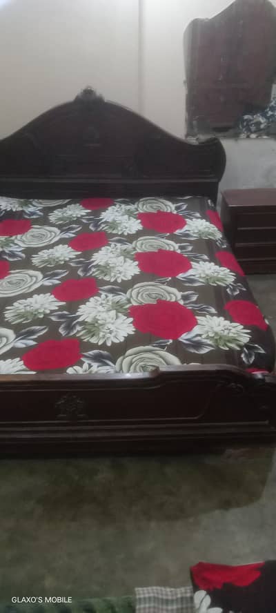 DOUBLE BED AND SHOWCASE URGENT FOR SALE