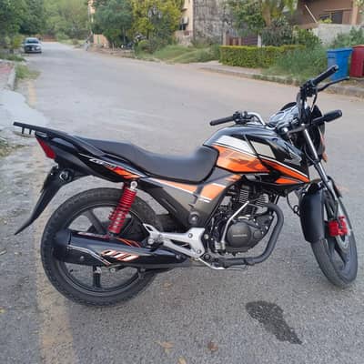 Honda cb 150f 10/10 condition . low milage