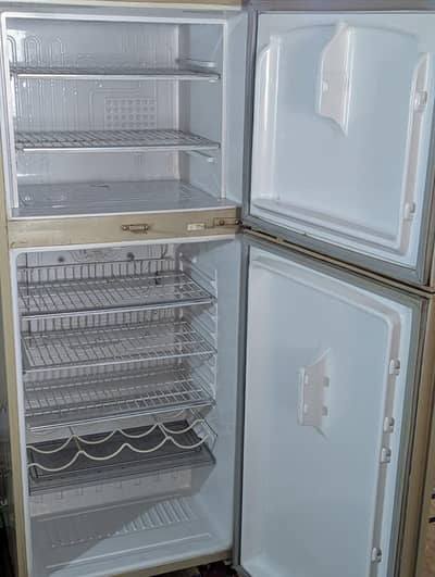 waves large fridge fo sale in lahore