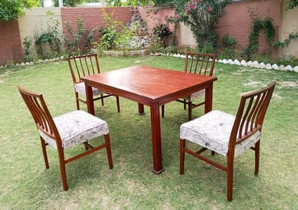 Dinning table and chairs set