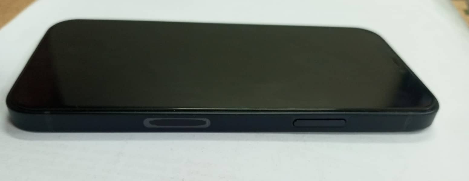 Apple iPhone 12 4