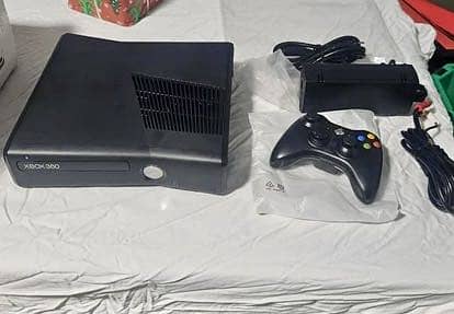 Xbox 360 250GB with 2 remote controller