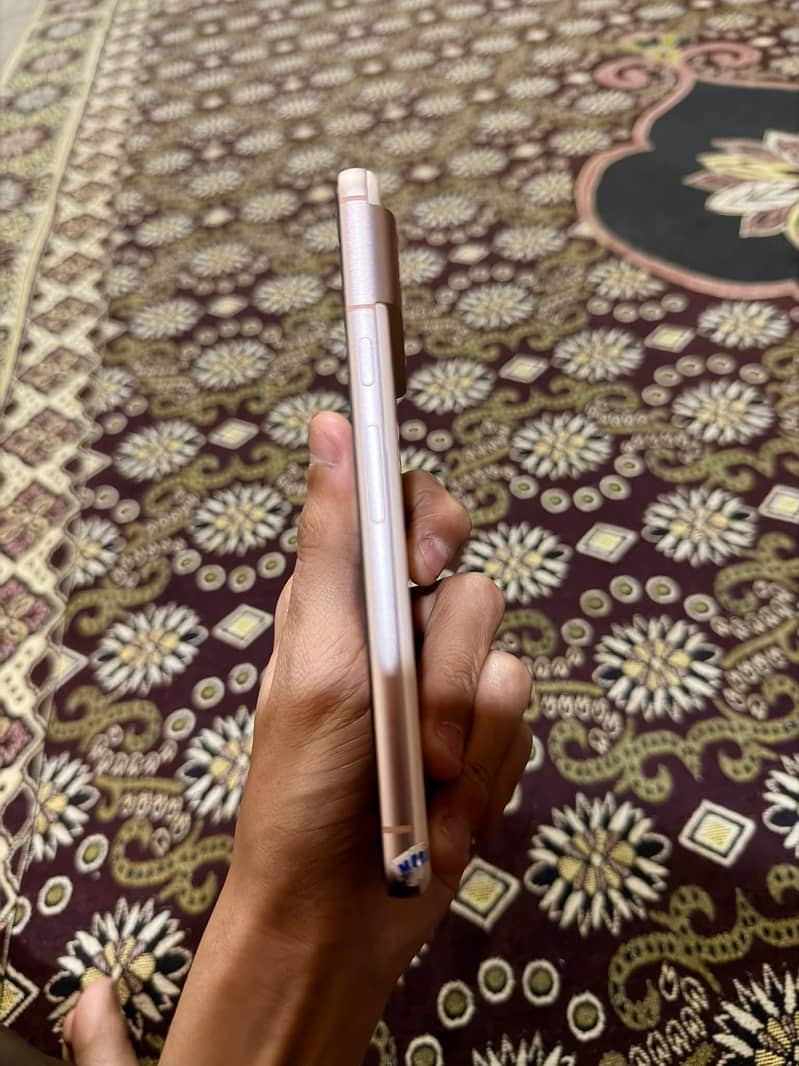 Google Pixel 8 4