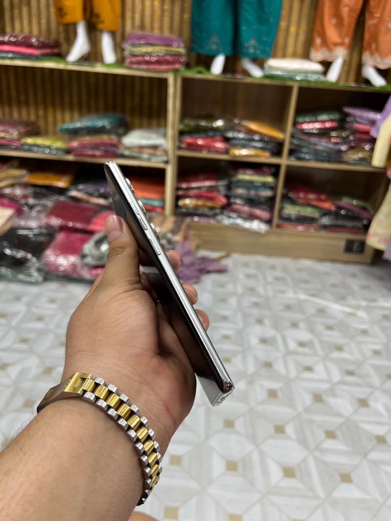 Tecno CAMON 40 Pro 0