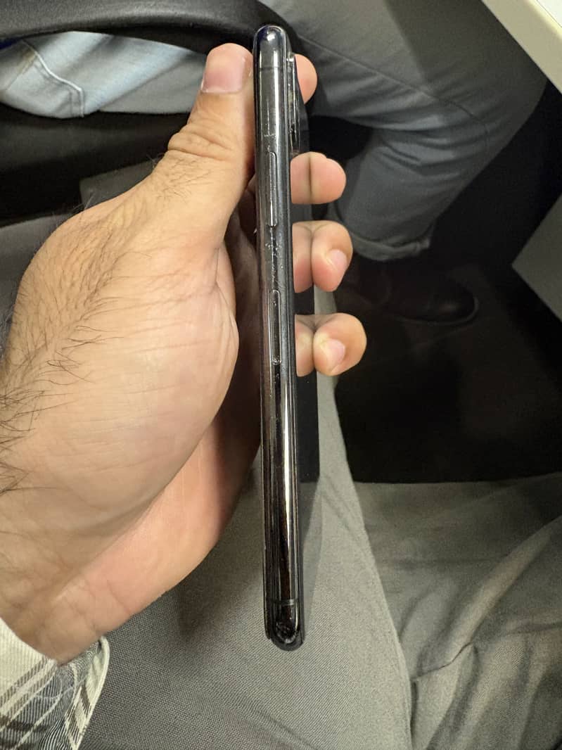 Apple iPhone X 4