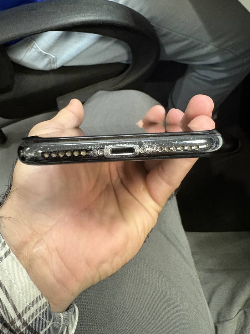 Apple iPhone X 5