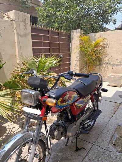 Honda CD 70 2021 model Red colour.