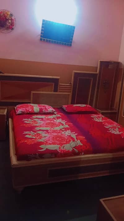 bed sofa almari showcase