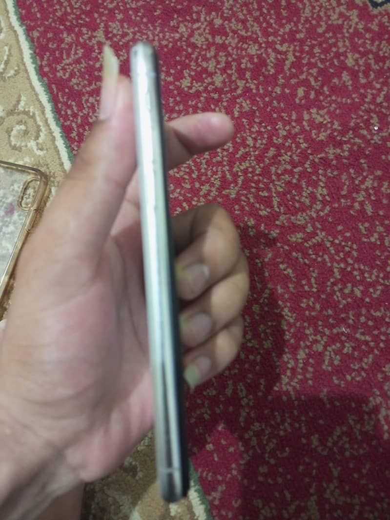 Apple iPhone X 4
