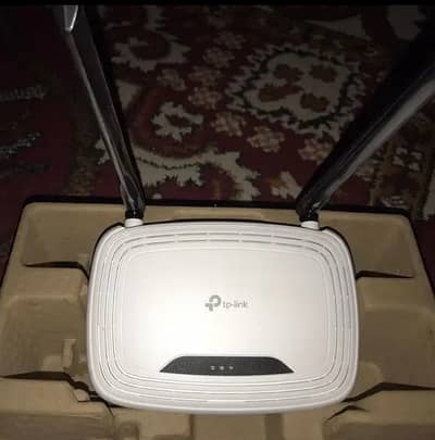 TP-Link 300 Mbps Router, LIKE NEW Complete with Box