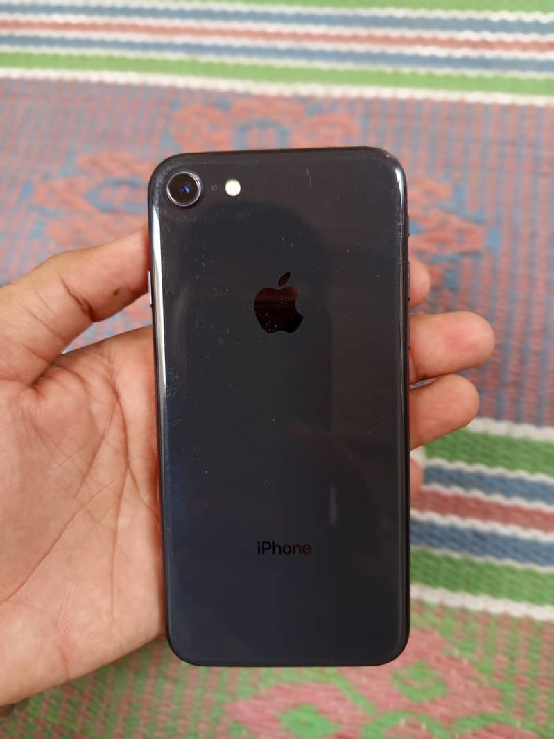 Apple iPhone 8 1